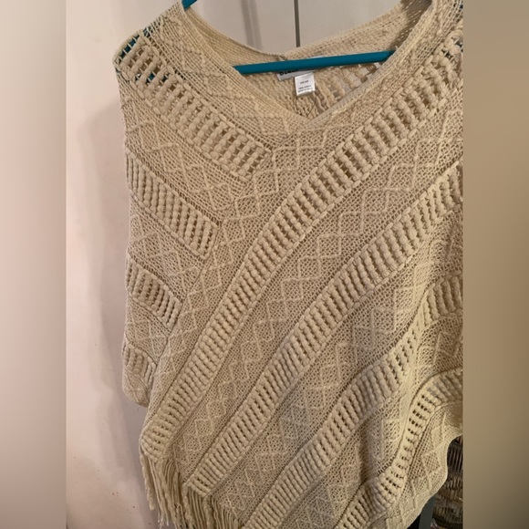 Black River knit cream colored poncho One Size NWT - Picture 2 of 6